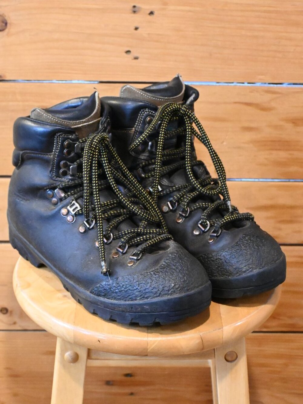 Vintage Montrail Leather Mountaineering Boots - M 9 Made in Italy